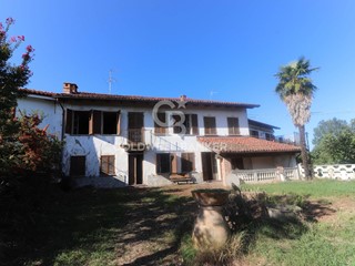 Rustico in Vendita a Rocchetta Tanaro, 70'000&euro;, 250 m²