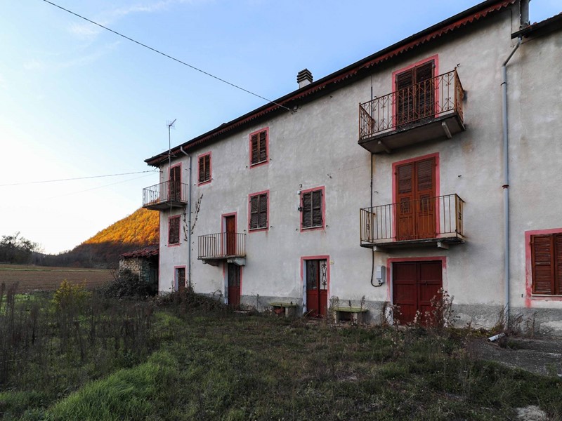 Casa Indipendente in Vendita a Melazzo, 145'000€, 300 m², con Box