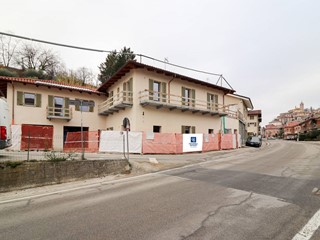 Appartamento in Vendita a Monforte d'Alba, 1'500'000€, 1300 m², con Box
