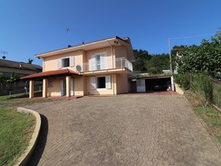 Villa in Vendita a Bra, 280'000€, 130 m²