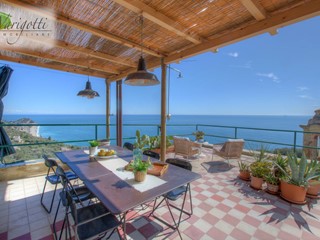 Rustico in Vendita a Finale Ligure, 850'000€, 103 m²
