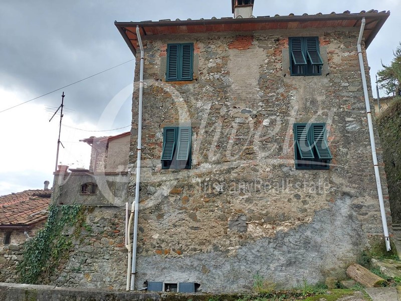 Rustico in Vendita a Pescaglia, 130'000€, 292 m²