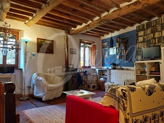 Casa Semi Indipendente in Vendita a Borgo a Mozzano, 118'000&euro;, 169 m²
