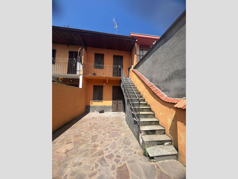 Casa Semi Indipendente in Vendita a Mazzè, 50'000€, 110 m²