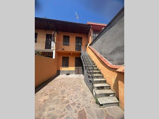 Casa Semi Indipendente in Vendita a Mazzè, 50'000€, 110 m²