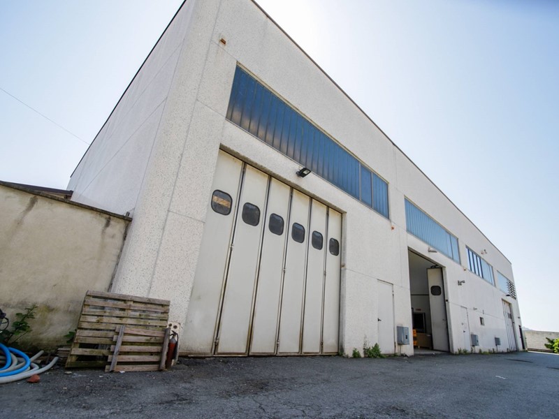 Capannone in Vendita a Volpiano, 157'000€, 300 m²