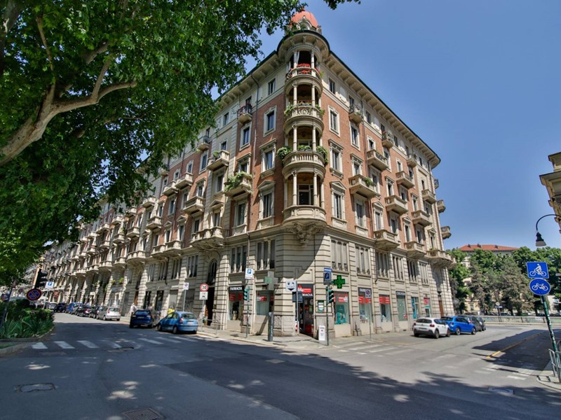 Appartamento in Vendita a Torino, 460'000€, 162 m²