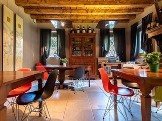 Casa Indipendente in Vendita a Soave, 600 m²