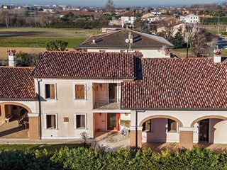 Casa Indipendente in Vendita a Cologna Veneta, 550'000€, 400 m²