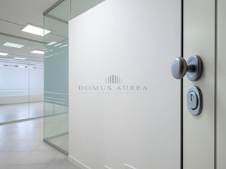 Attività commerciale in Affitto a Montecchia di Crosara, 750€, 100 m²