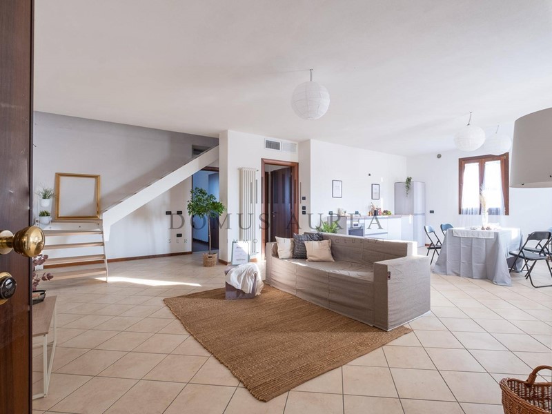 Appartamento in Vendita a Cologna Veneta, 250'000€, 272 m²