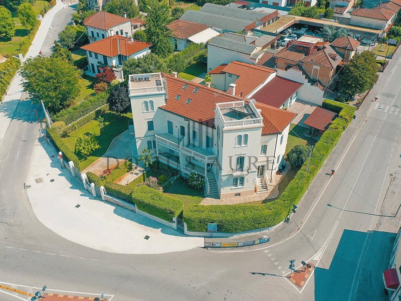Casa Indipendente in Vendita a Lonigo, 590'000&euro;, 527 m²