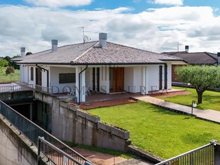 Casa Indipendente in Vendita a San Bonifacio, 445'000€, 357 m²