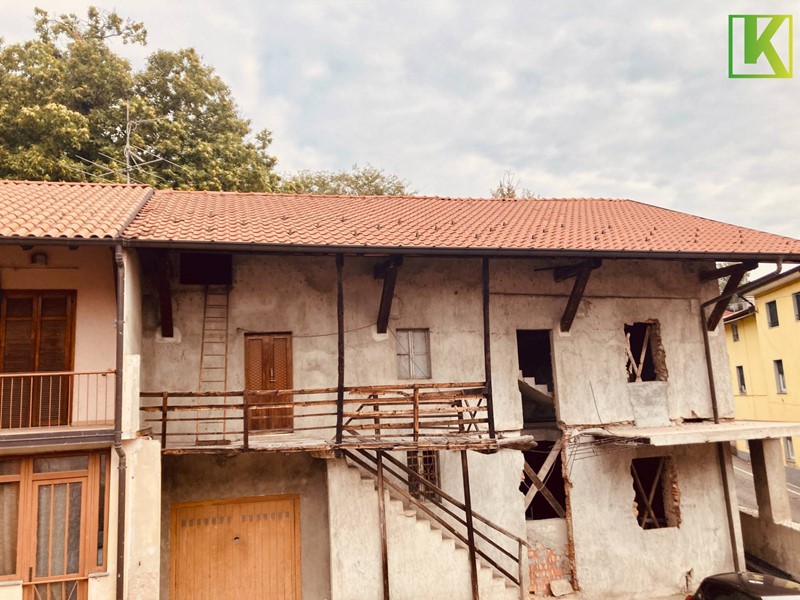 Casa Semi Indipendente in Vendita a Biandronno, 55'000€, 190 m²