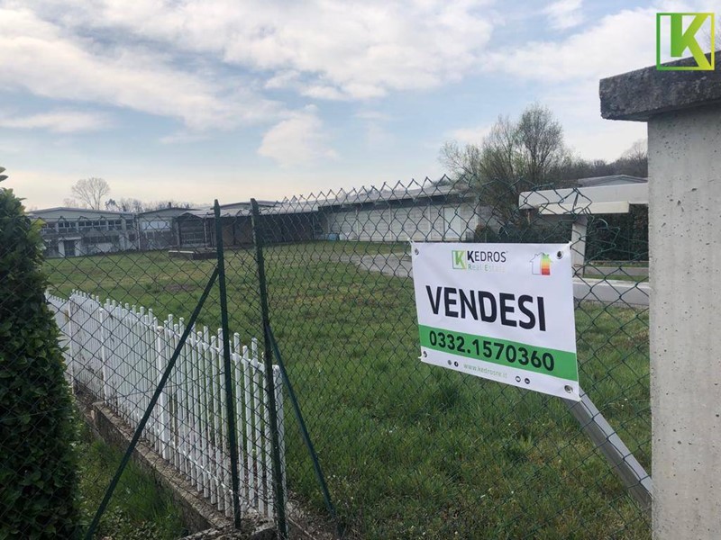 Capannone in Vendita a Mornago, 2'800'000€, 8000 m²