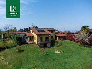 Villa in Vendita a Sesto Calende, 490'000€, 335 m²