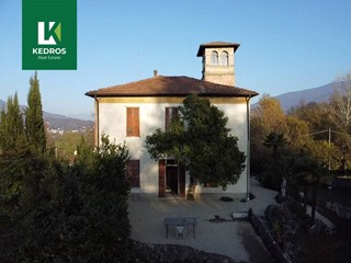 Villa in Vendita a Cunardo, 485'000€, 280 m²