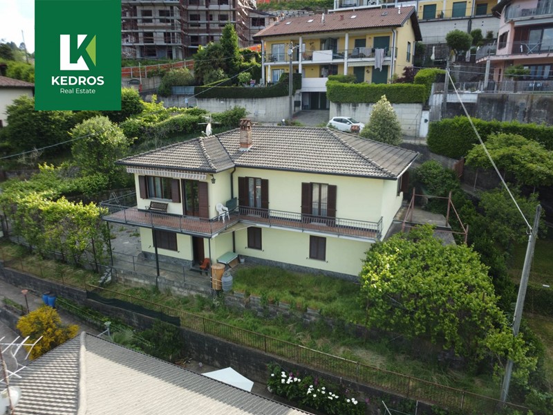 Casa Semi Indipendente in Vendita a Cadegliano Viconago, 439'000€, 220 m²