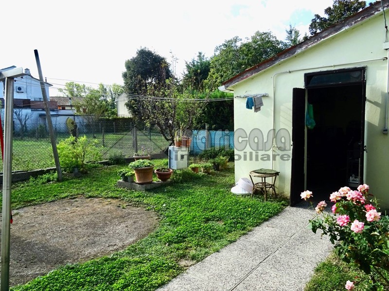 Villa in Vendita a Occhiobello, 95'000€, 185 m²