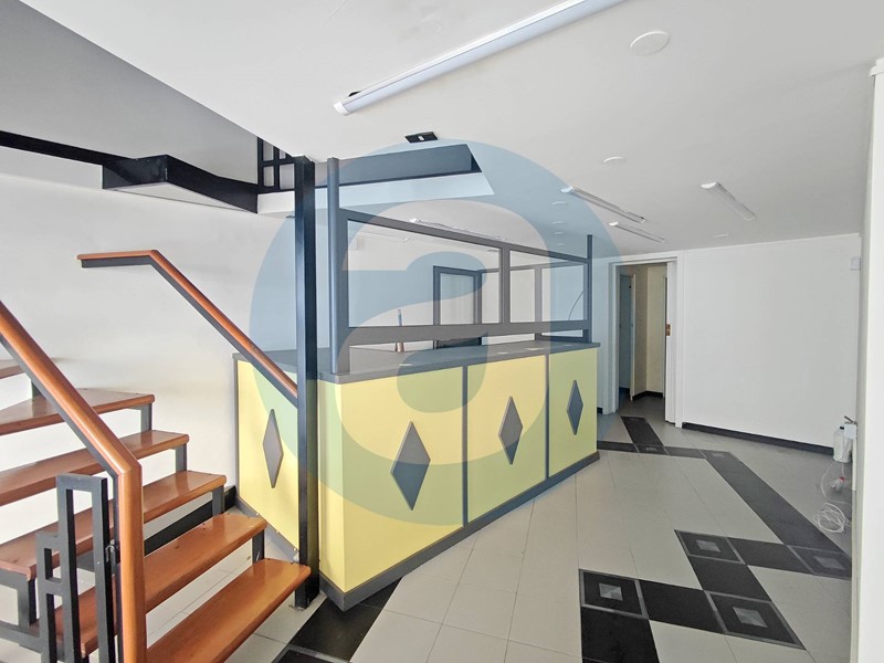 Immobile commerciale in Affitto a Bari, 700€, 48 m²