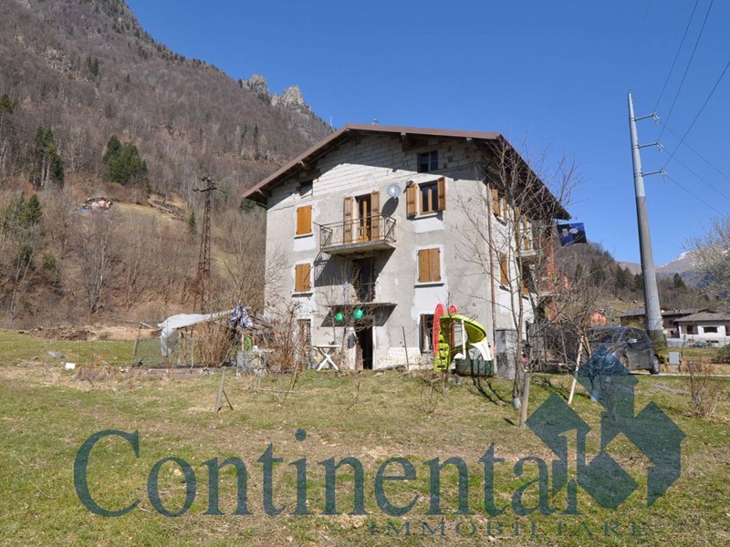 Casa Indipendente in Vendita a Isola di Fondra, 69'900€, 195 m²