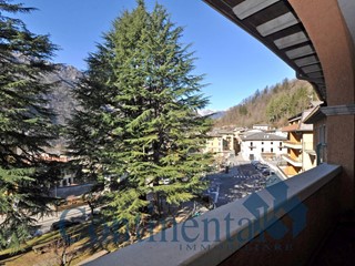 Trilocale in Vendita a Piazza Brembana, 59'900€, 74 m²
