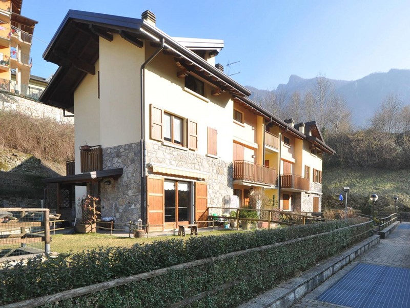 Bilocale in Vendita a Piazza Brembana, 79'000€, 42 m²