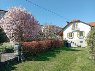 Villa in Vendita a Avigliana, 470'000€, 223 m², con Box