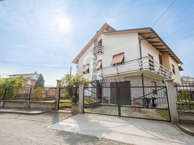 Villa in Vendita a San Benigno Canavese, 290'000€, 350 m²