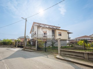 Villa in Vendita a San Benigno Canavese, 290'000€, 350 m²