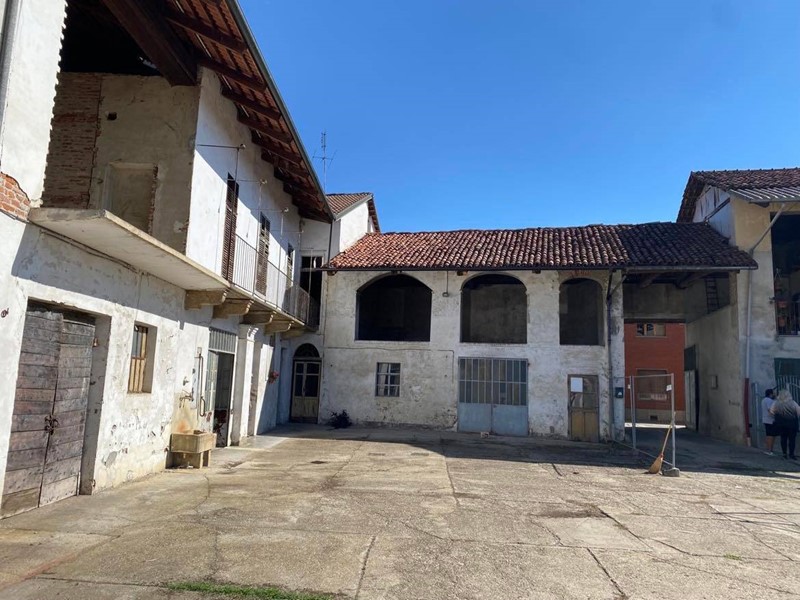 Rustico in Vendita a Carignano, 140'000€, 480 m²