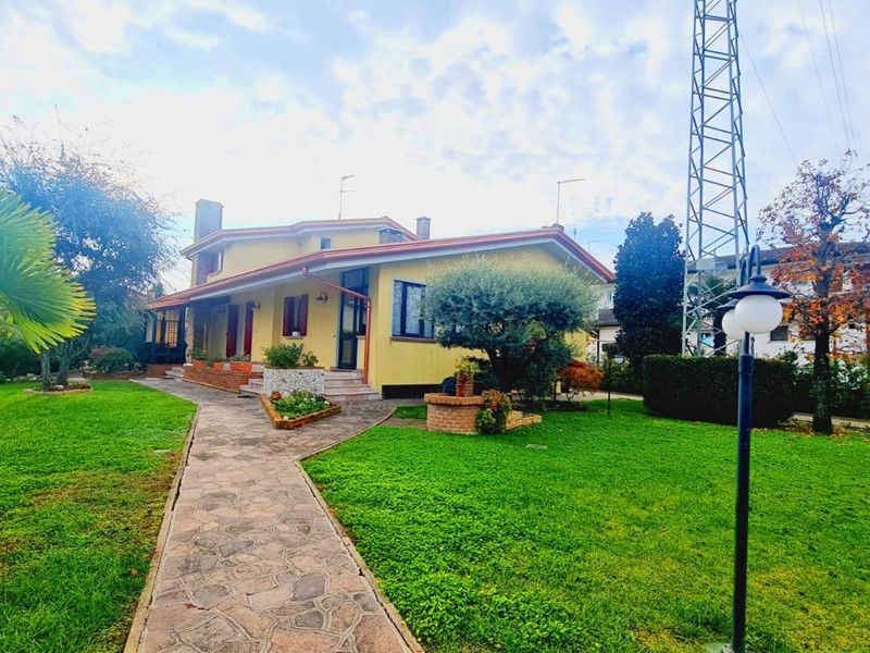 Villa in Vendita a Eraclea, 470'000€, 225 m²