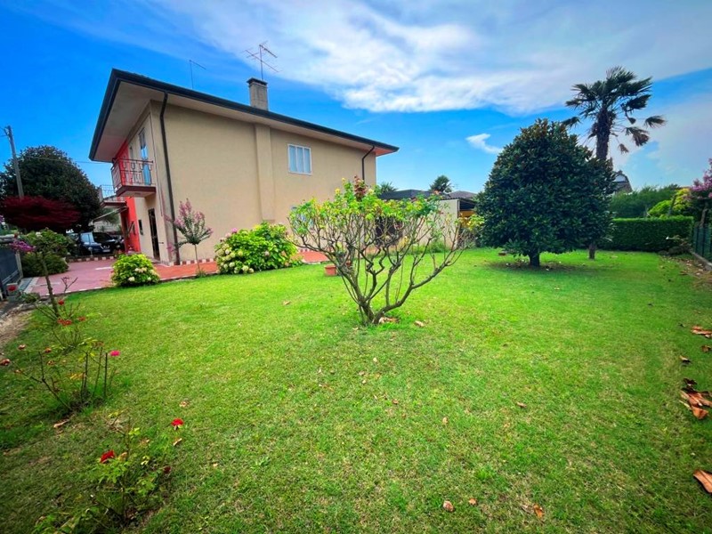 Villetta a schiera in Vendita a Jesolo, 275'000€, 200 m²