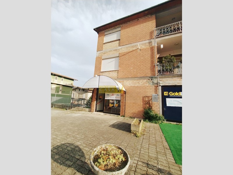 Immobile commerciale in Vendita a Bellante, 48'000€, 86 m²