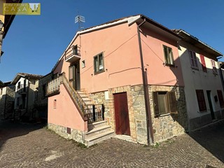 Casa Indipendente in Vendita a Montorio al Vomano, 25'000€, 92 m²