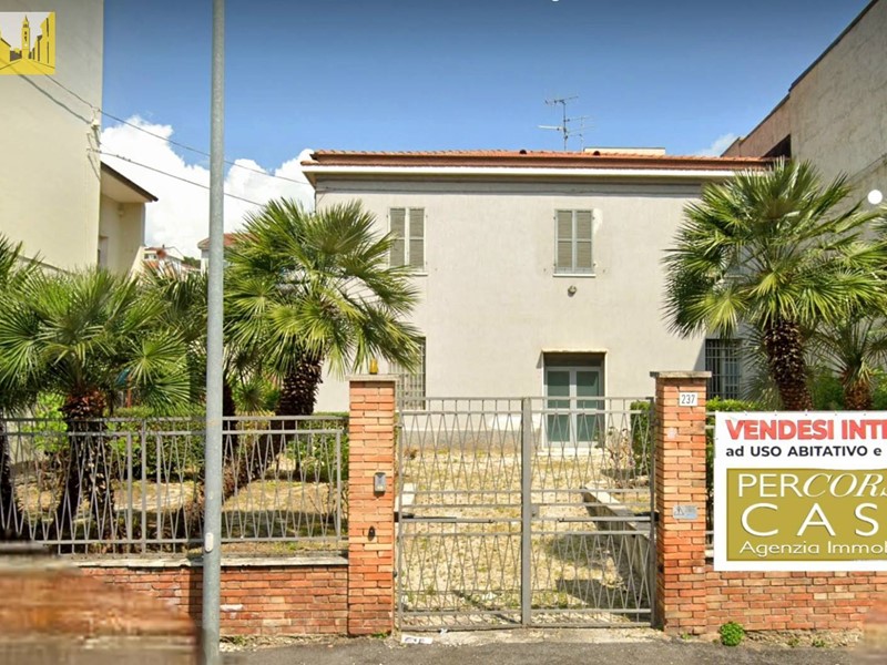 Casa Indipendente in Vendita a Teramo, 375'000€, 512 m²