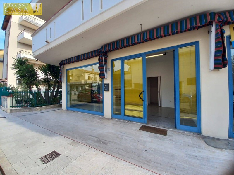 Immobile commerciale in Affitto a Tortoreto, 500€, 60 m²