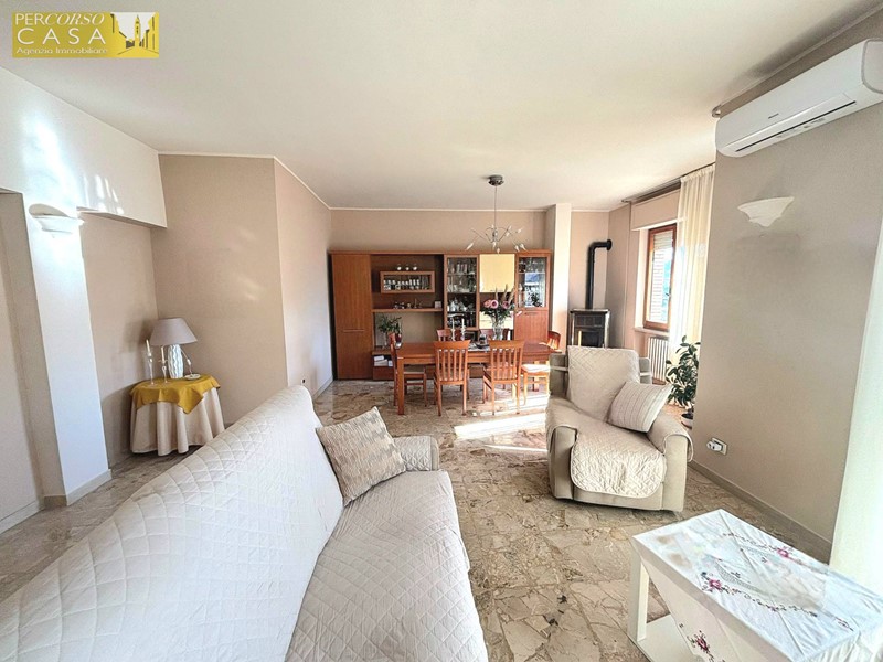 Quadrilocale in Vendita a Montorio al Vomano, 125'000€, 166 m²