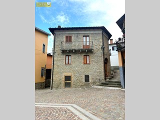 Casa Semi Indipendente in Vendita a Crognaleto, 32'000€, 108 m²
