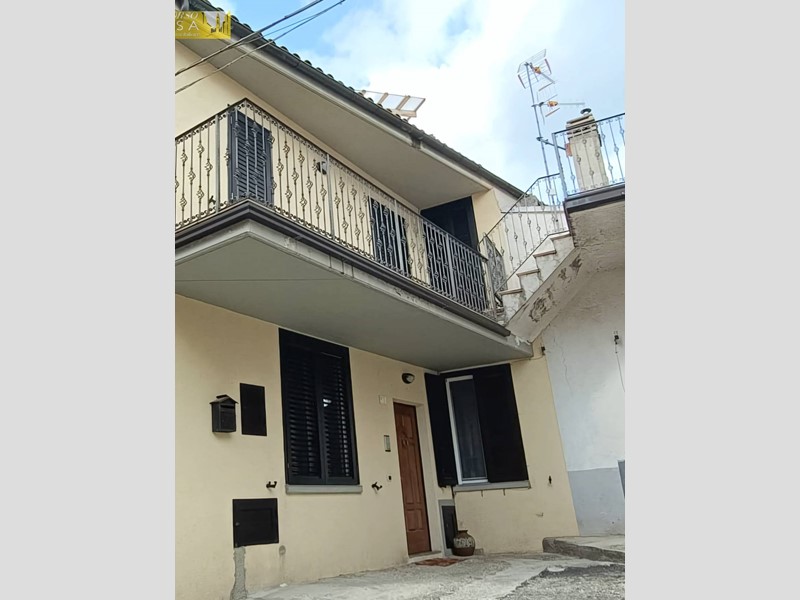 Casa Indipendente in Vendita a Campli, 79'000€, 190 m²