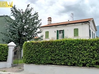 Villa in Vendita a Campli, 184'000€, 200 m²