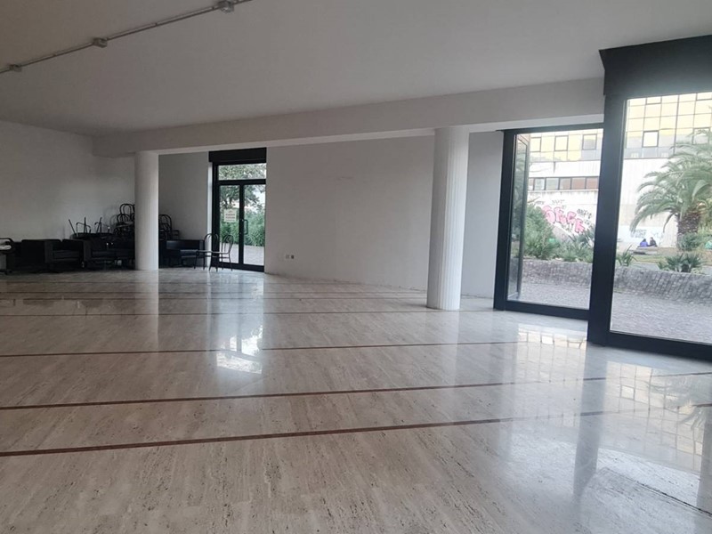 Immobile commerciale in Vendita a San Benedetto del Tronto, 153 m²
