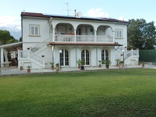 Villa in Vendita a Monteprandone, 450 m²