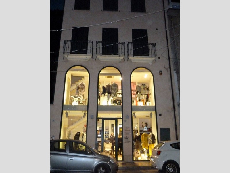 Appartamento in Affitto a San Benedetto del Tronto, 2'100€, 160 m²