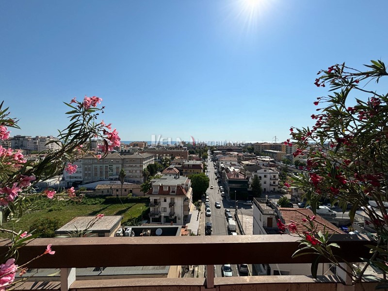 Attico in Vendita a San Benedetto del Tronto, 980'000€, 450 m²