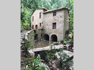 Rustico in Vendita a Camaiore, 395'000&euro;, 180 m²