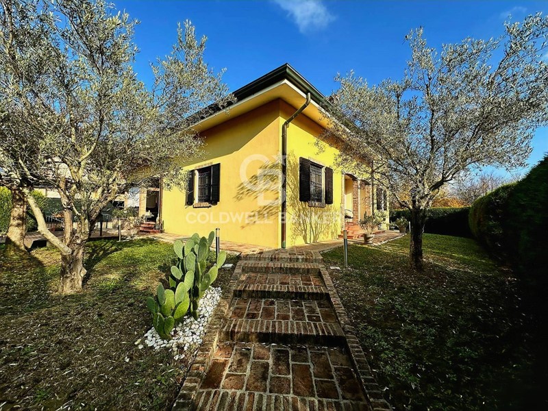 Villa in Vendita a Formigine, 750'000€, 450 m²
