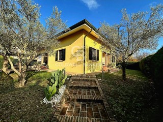 Villa in Vendita a Formigine, 750'000€, 450 m²