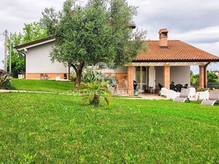 Villa in Vendita a Serramazzoni, 485'000€, 200 m²