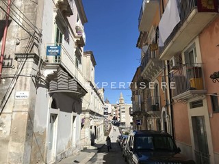 Capannone in Vendita a Ragusa, 500'000&euro;, 2100 m²
